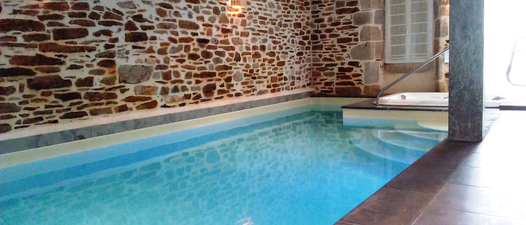 piscine et jacuzzi gîte de vitrac